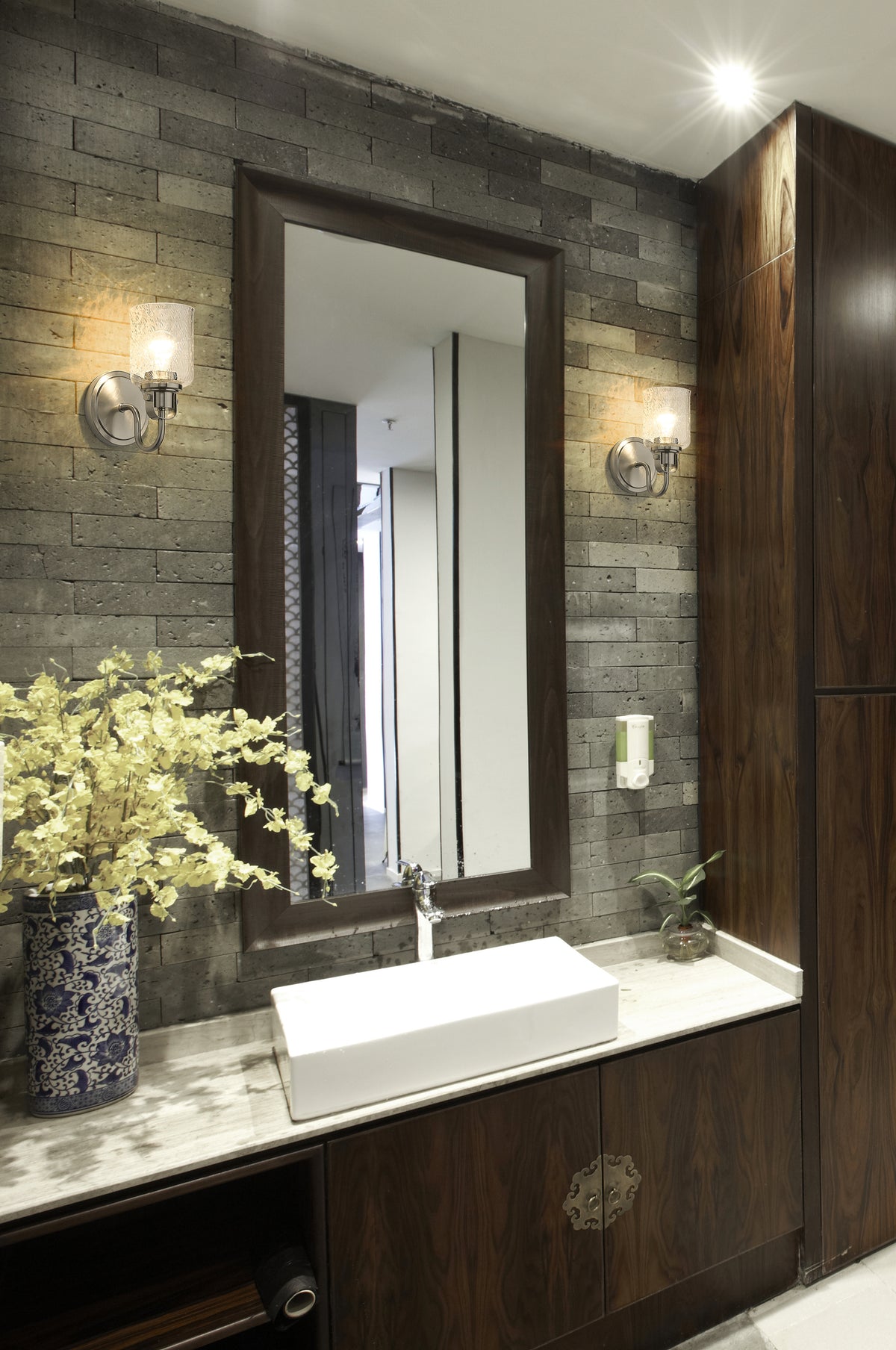 Kinsley 1 Light Wall Sconce