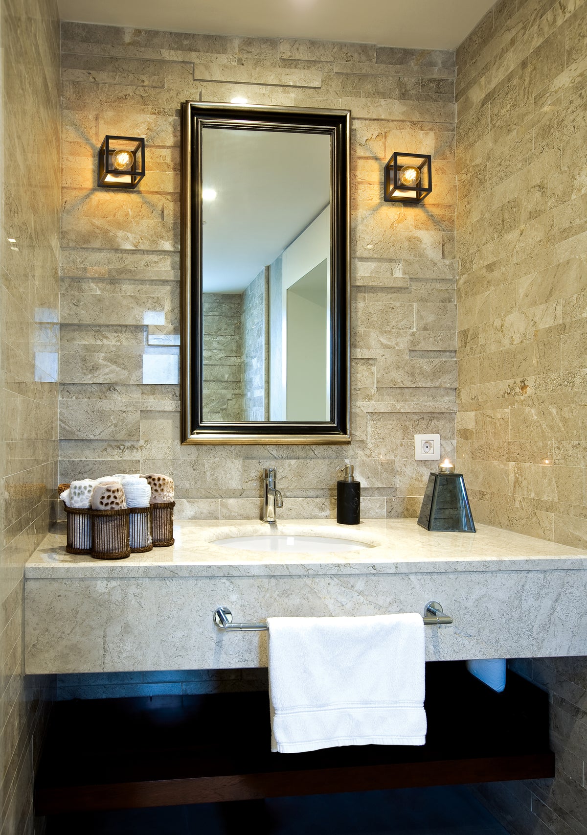 Kube 1 Light Wall Sconce