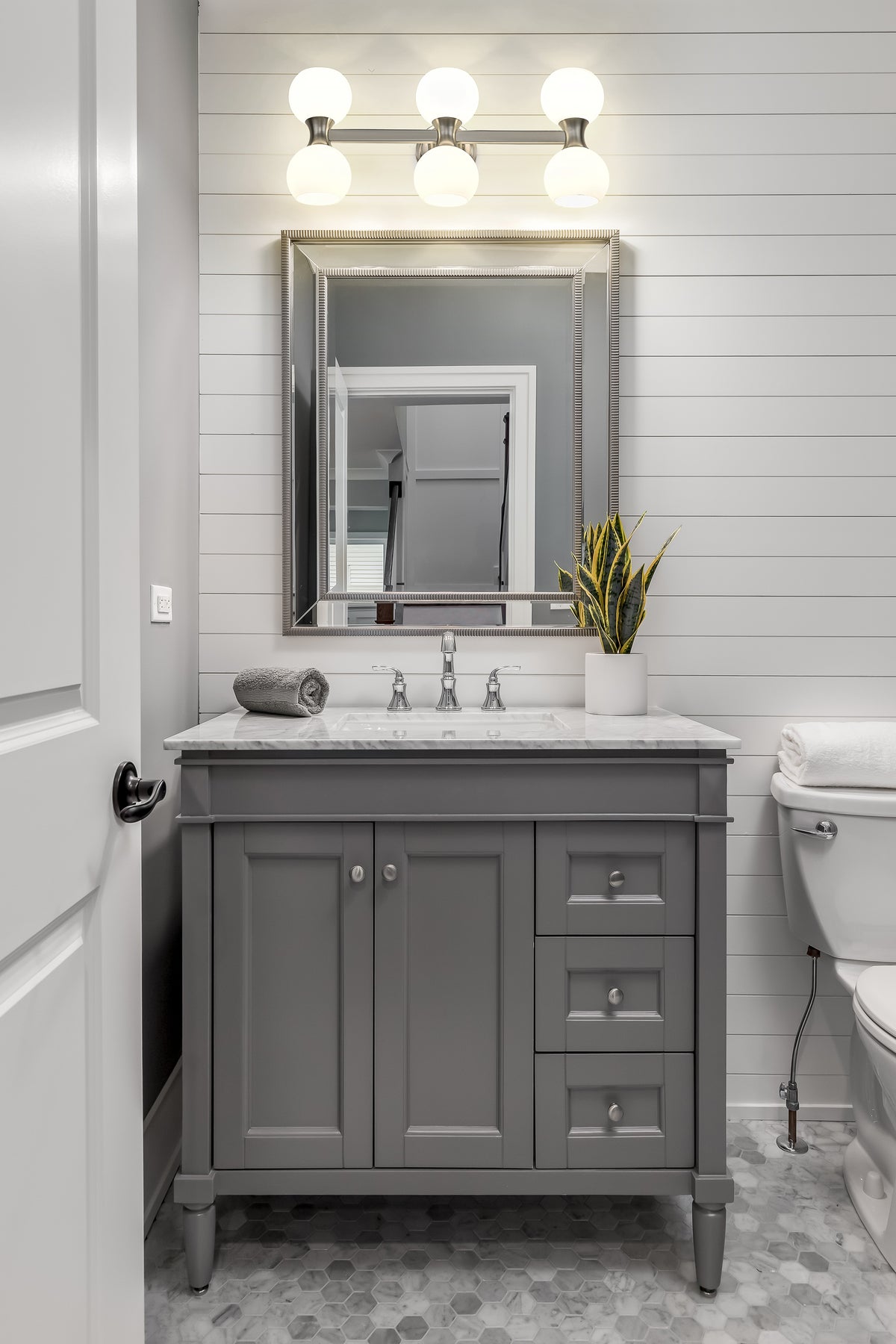 Artemis 6 Light Vanity