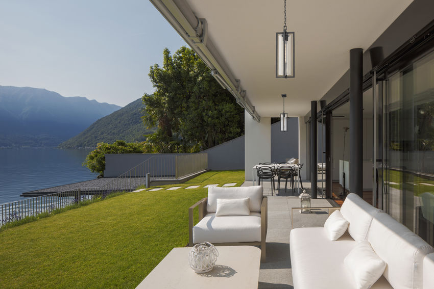 Aura 8-in Outdoor Pendant