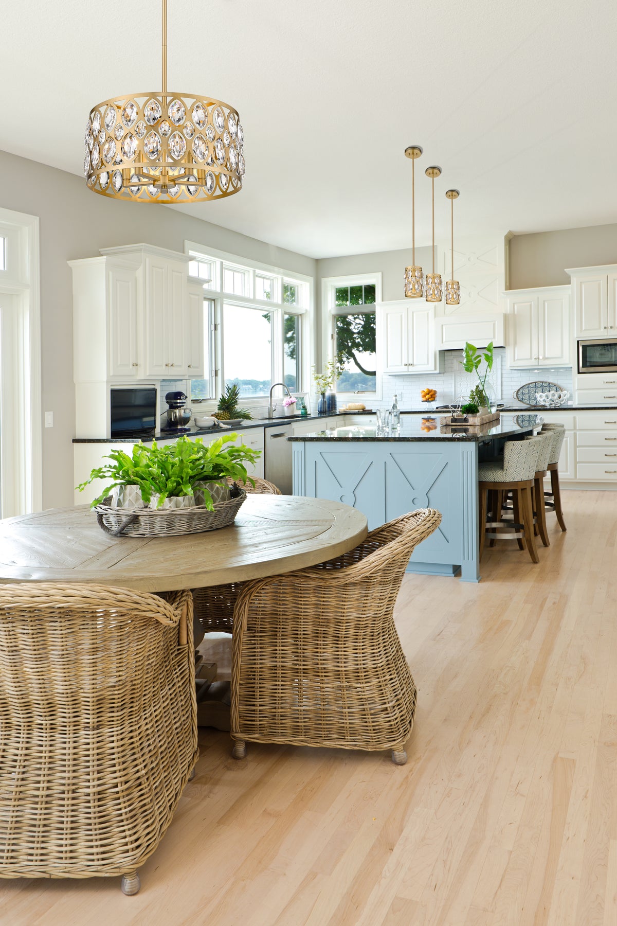 Dealey 5 Light Chandelier