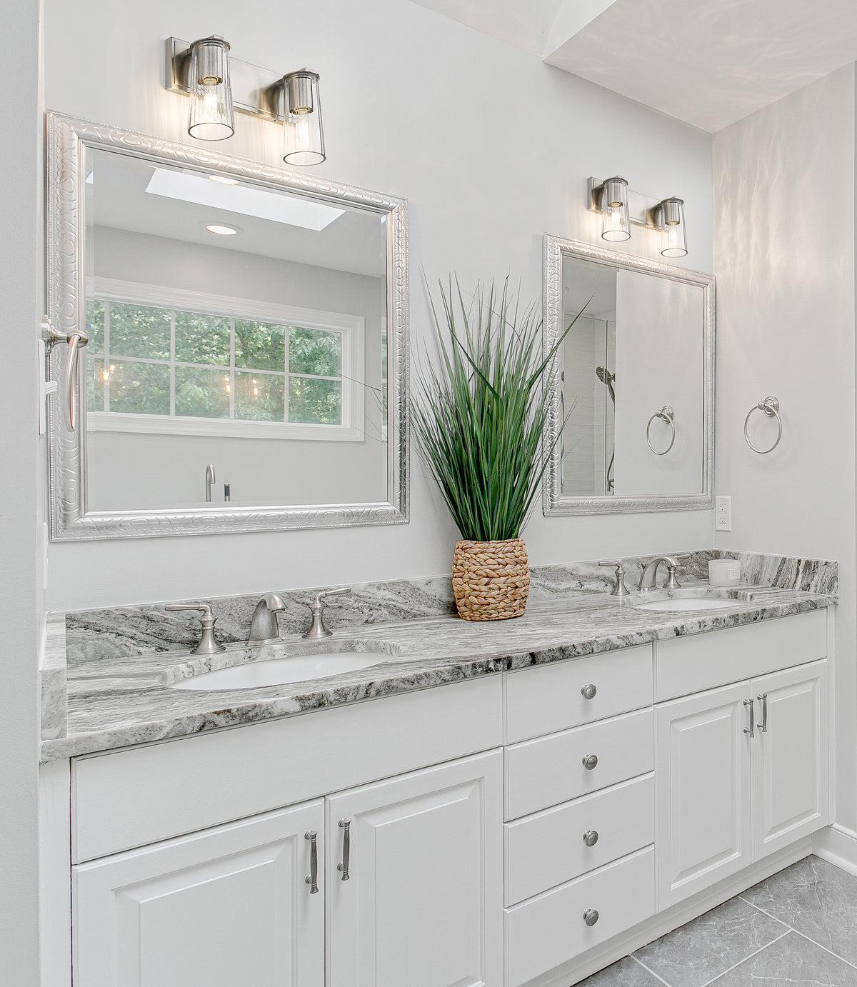 Titus 2 Light Vanity 2 x 60W - Medium