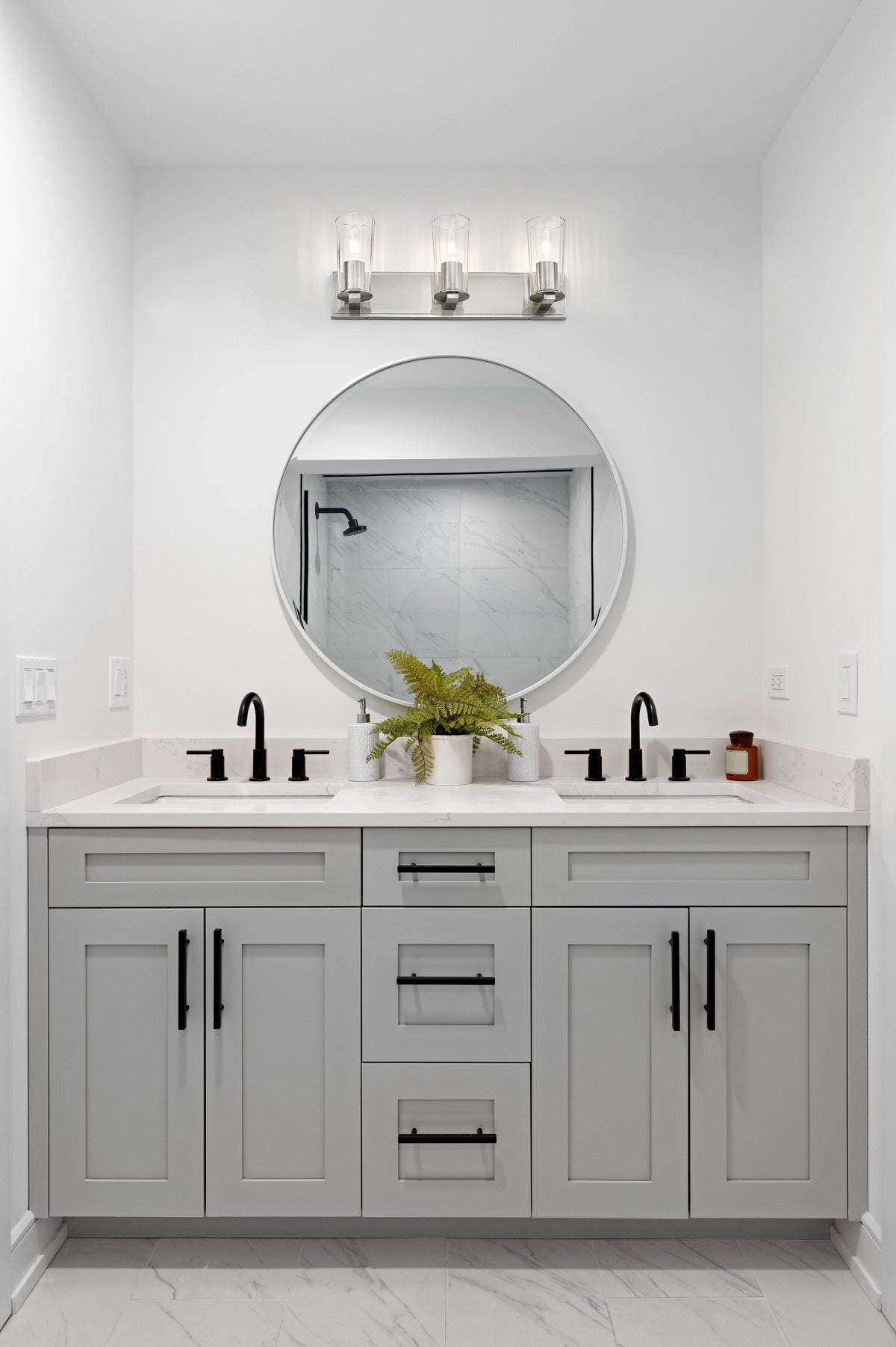 Titus 3 Light Vanity 3 x 60W - Medium