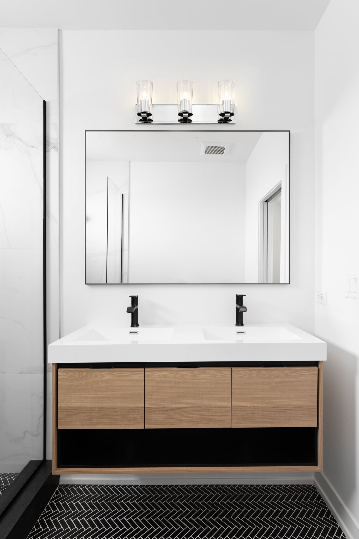 Titus 3 Light Vanity 3 x 60W - Medium
