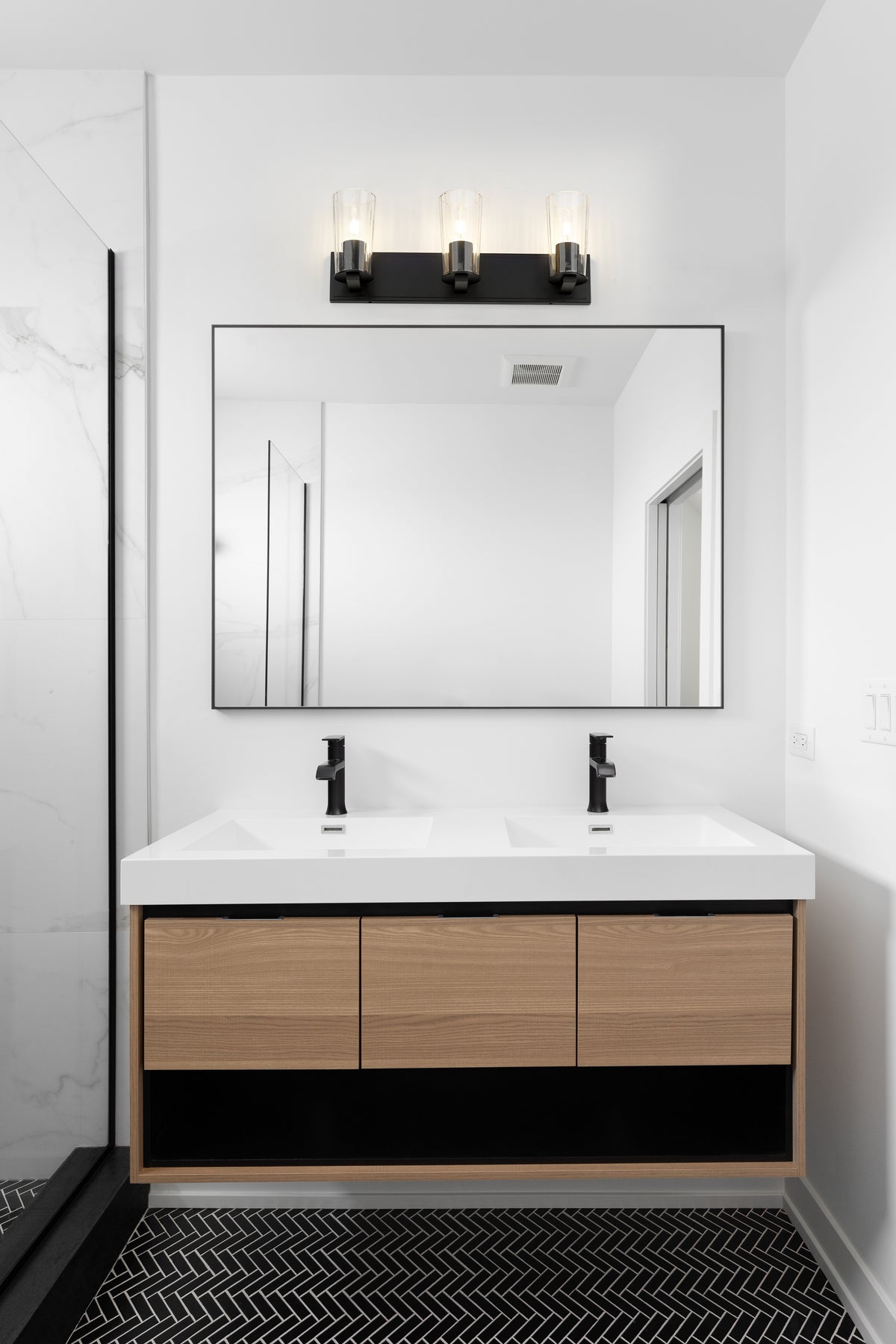 Titus 3 Light Vanity 3 x 60W - Medium