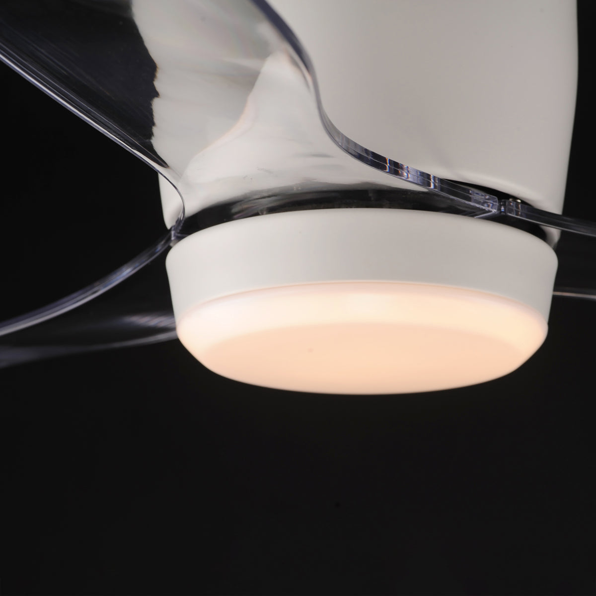 Aeris 52" 3-Blade Hugger Fan w LED