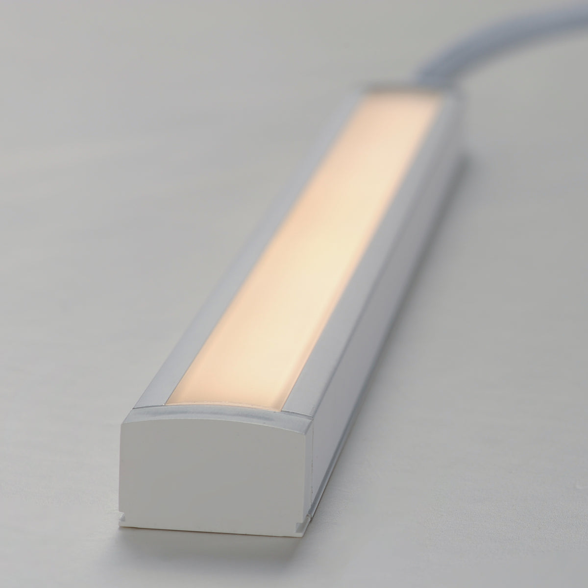 CounterMax 120V Slim 18" LED UC White Tunable