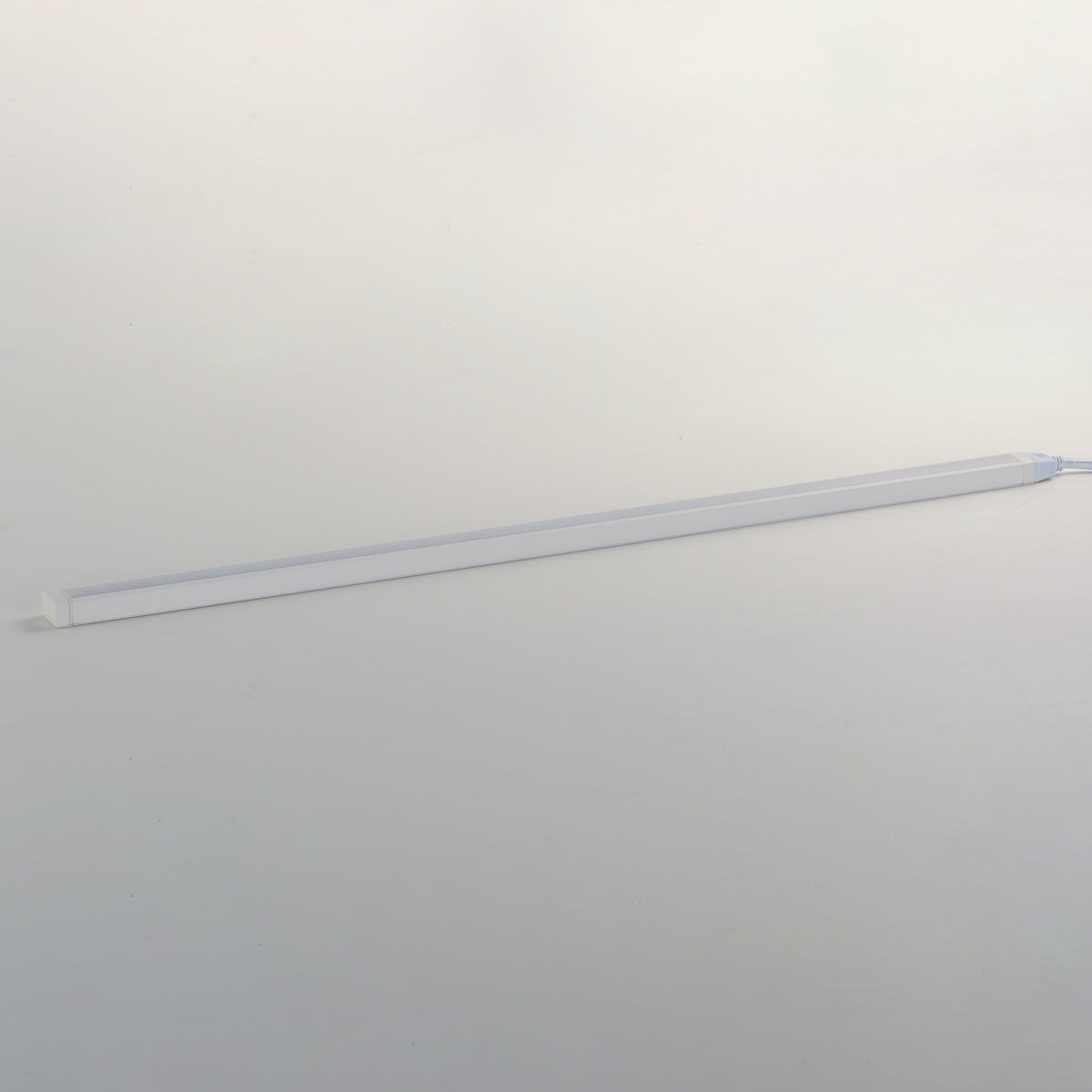 CounterMax 120V Slim 36" LED UC White Tunable