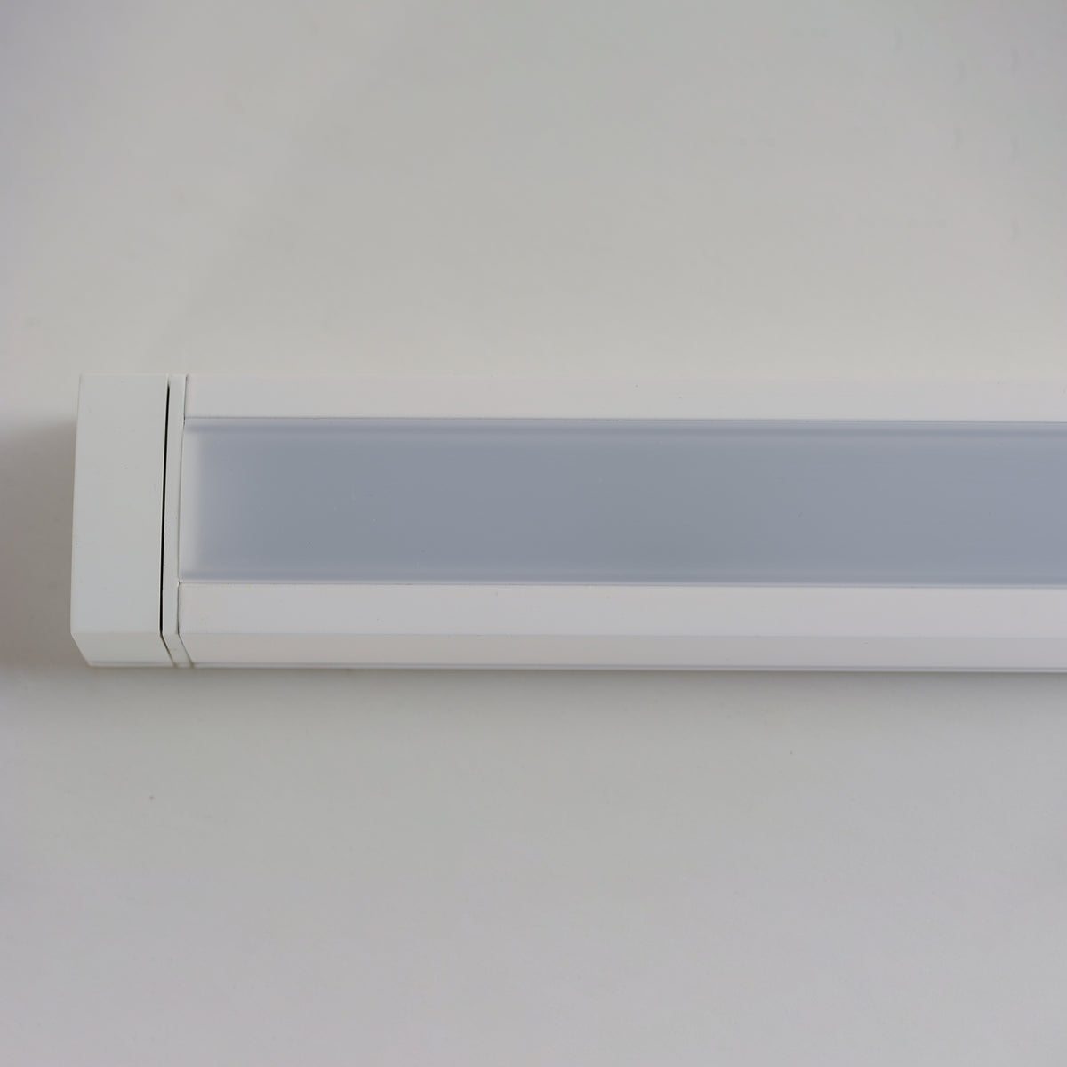 CounterMax 120V Slim 36" LED UC White Tunable