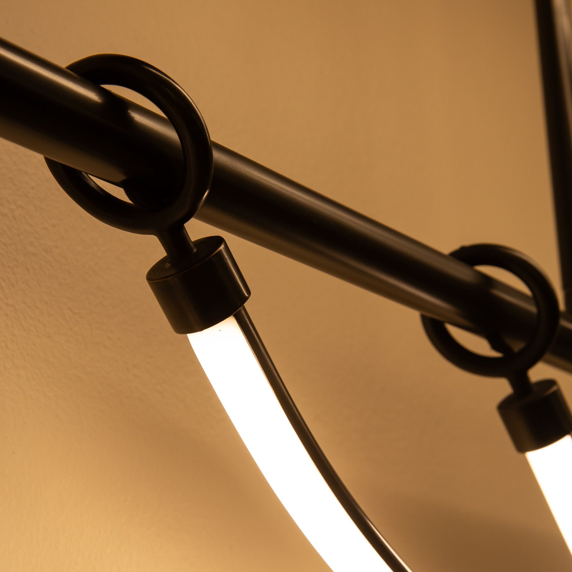 Aryas Linear Pendant