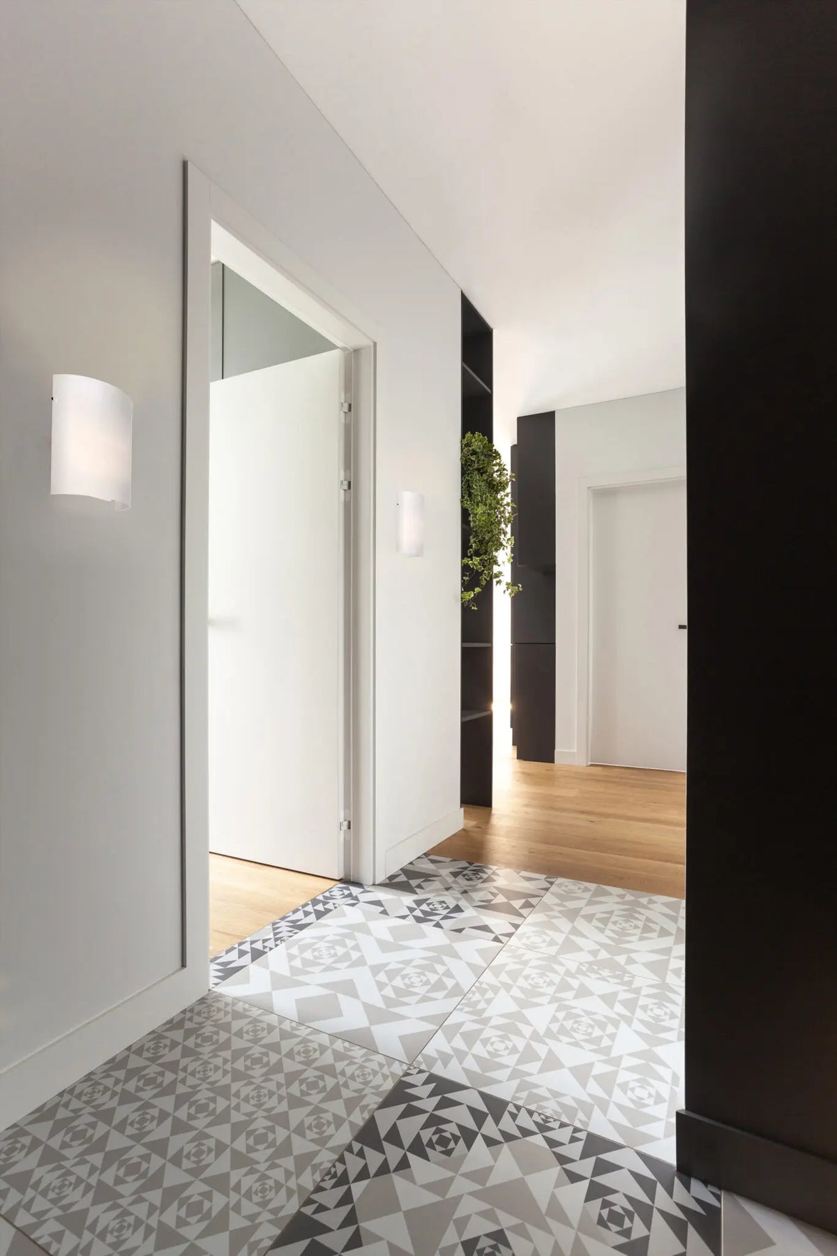 Gander Sconce