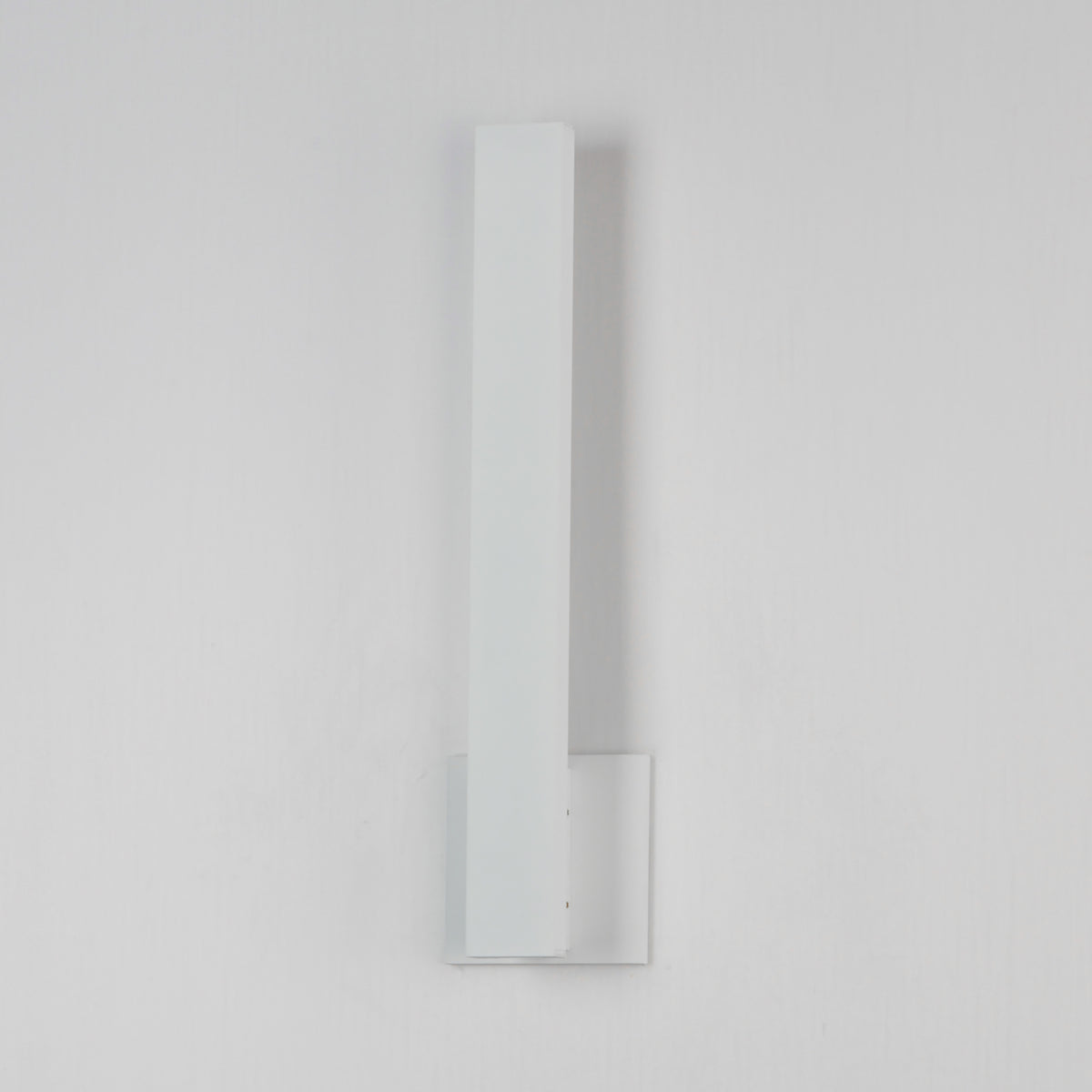 Alumilux: Line 5CCT 18" LED Outdoor Wall Sconce