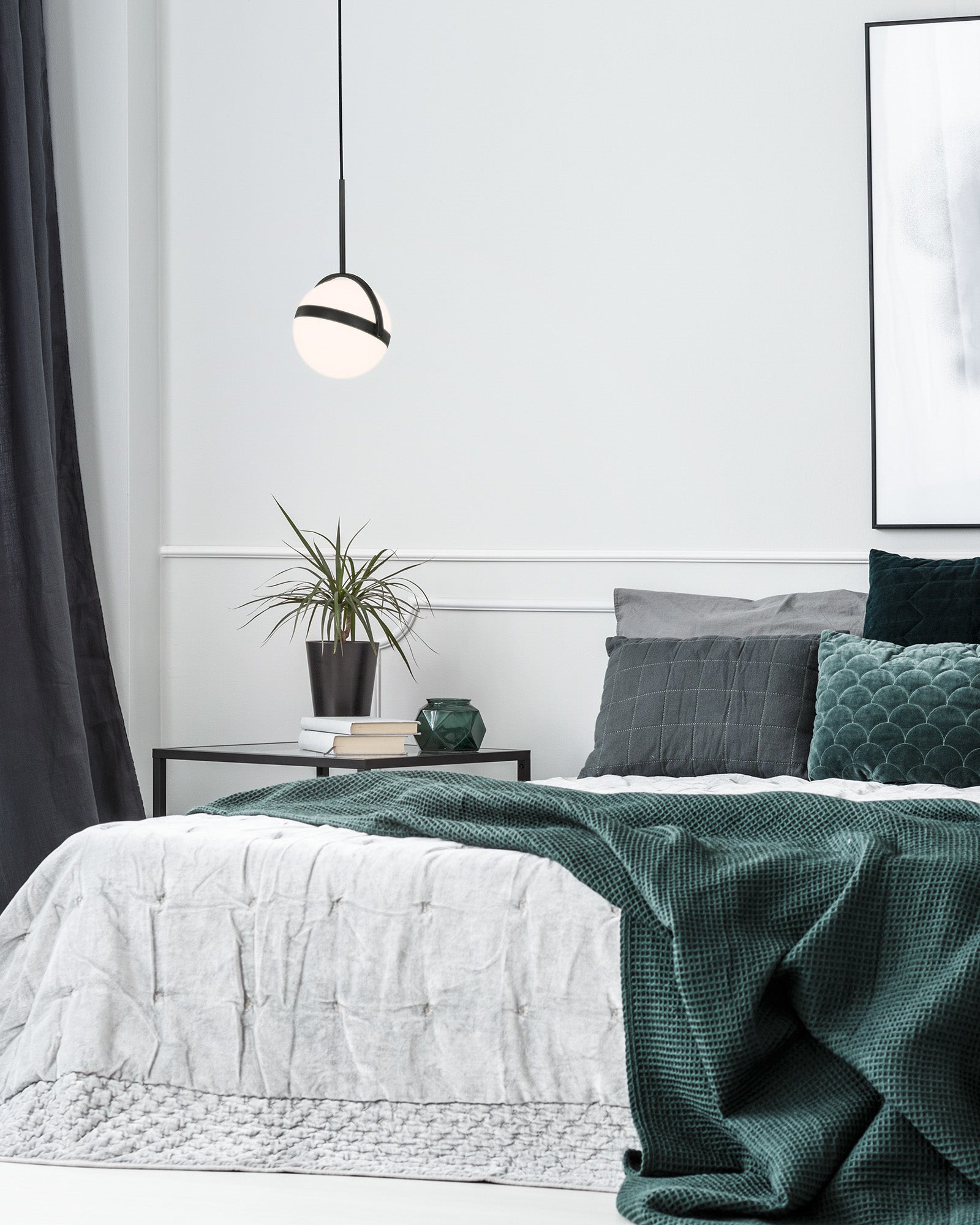 Globo 7-in Matte Black LED Pendant