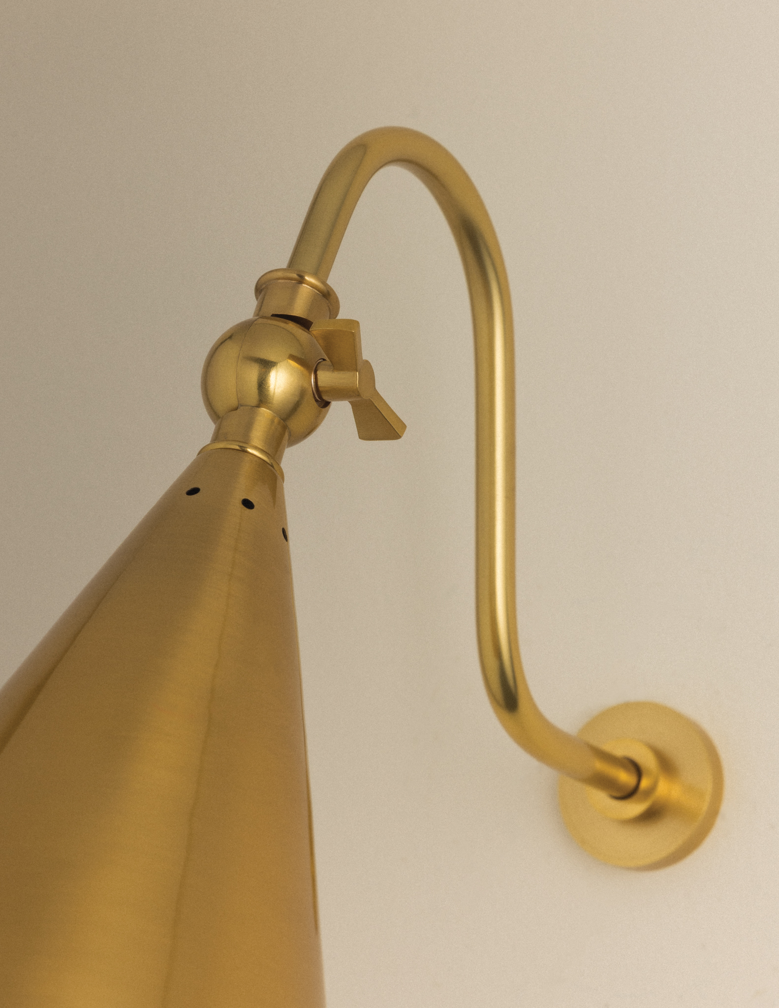 Lupe Rechargeable Wall Sconce