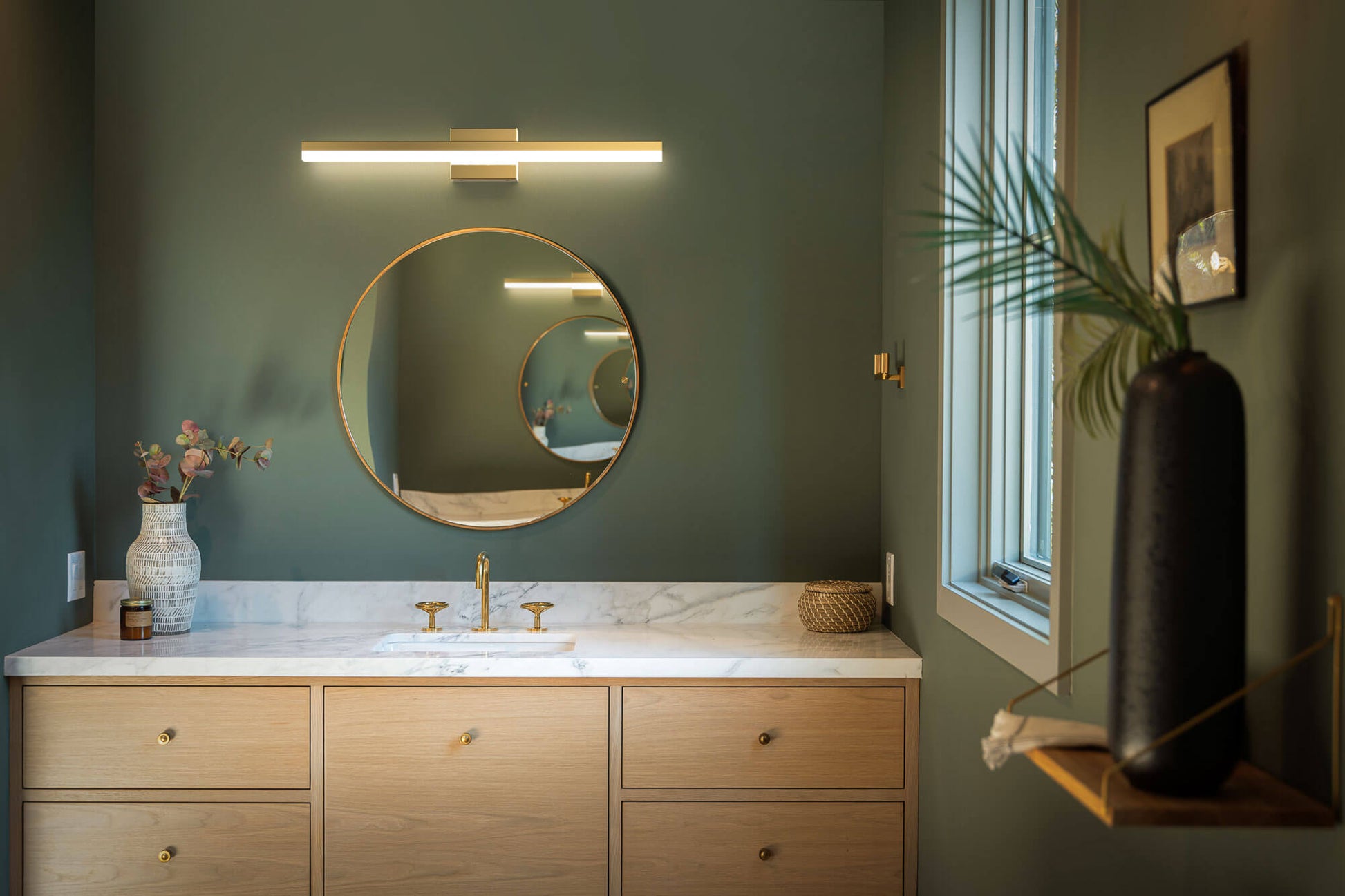 Lyra 32 Inch CCT LED Linear Vanity Light