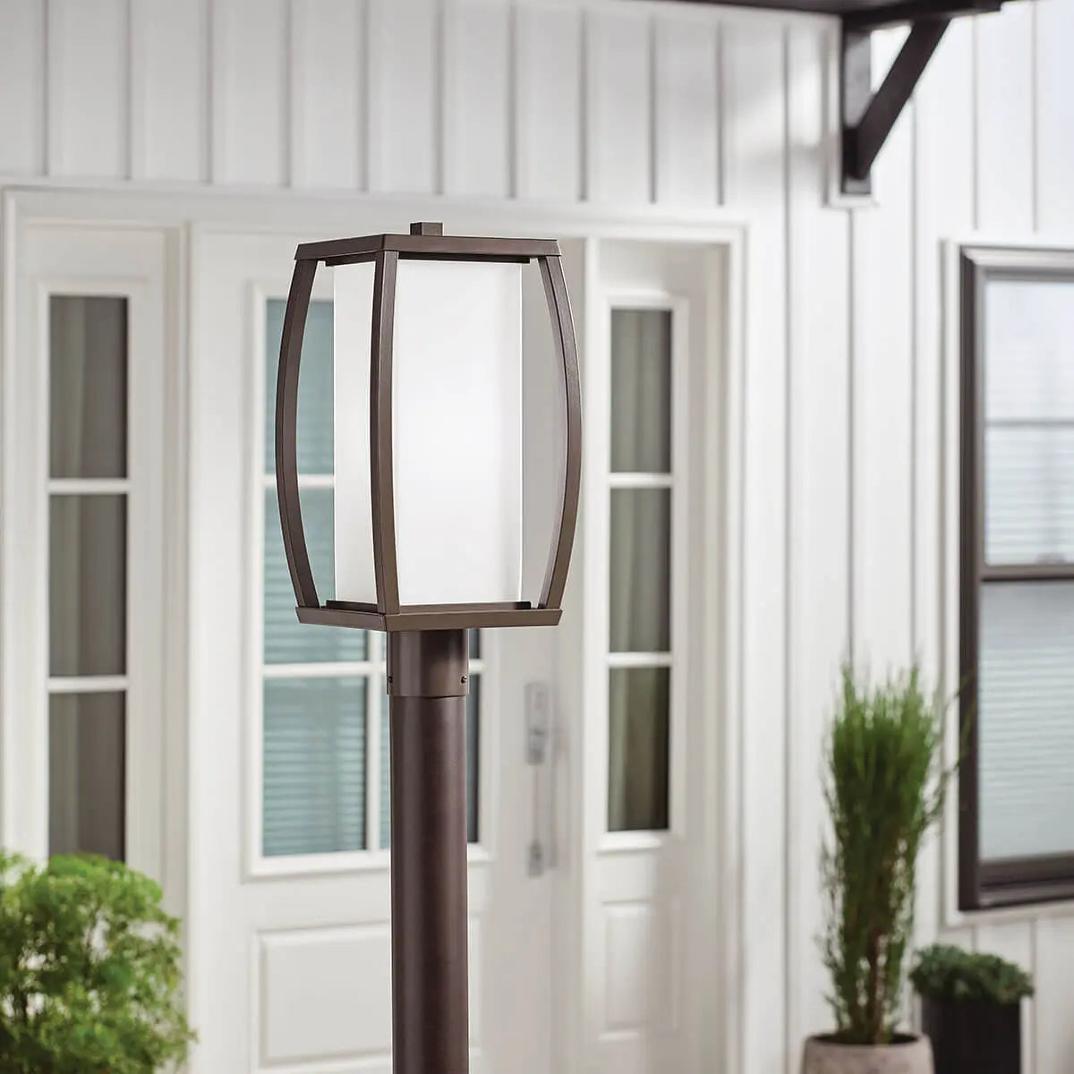 Bowen Outdoor Post Mt 1Lt